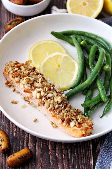 Pretzel-Crusted Salmon, Rice and Spinach - calories, carbs, nutrition