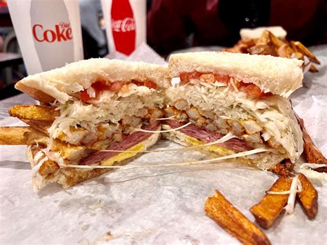 Primanti's Sandwich - calories, carbs, nutrition