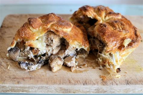 Puff Pastry, Mushroom, Leek and Quorn Pie served with Potatoes & Broccoli - calories, carbs, nutrition