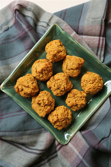 Pumpkin Cornmeal Biscuit - calories, carbs, nutrition