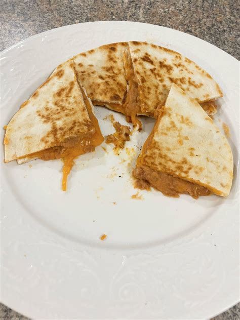 Quesadilla Turkey Refried Beans 10" Tortilla 1/2 Quesadilla - calories, carbs, nutrition