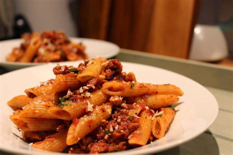 Quorn in a Rich Tomato Sauce Layered with Pasta & B?chamel Sauce and Oven Baked - calories, carbs, nutrition