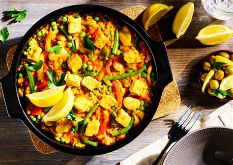 Quorn Paella with Vine Tomato Salad - calories, carbs, nutrition