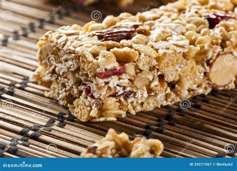 Raisin Granola Bar with Almonds - calories, carbs, nutrition