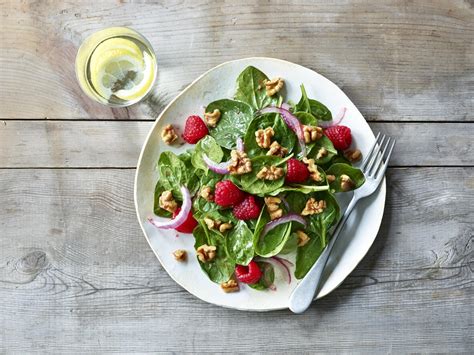 Raspberry and Candied Walnut Salad - calories, carbs, nutrition