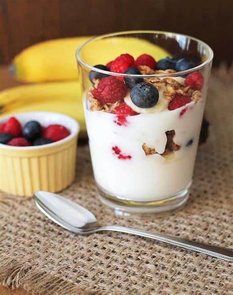 Raspberry Banana Granola Yogurt Parfait - calories, carbs, nutrition