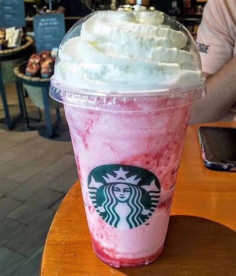 Raspberry Chocolate Frappuccino Blended Creme - Venti - With Whipped Cream - calories, carbs, nutrition