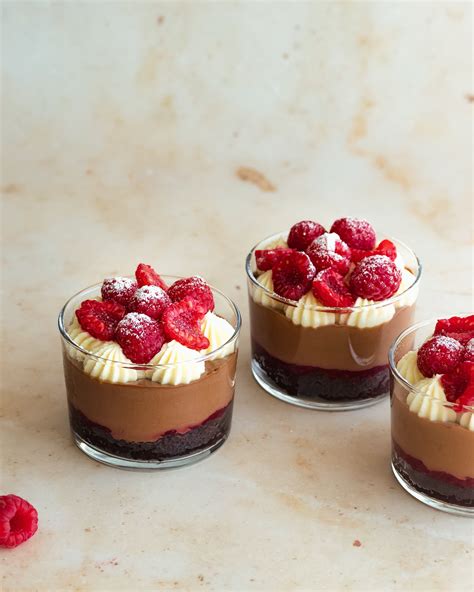 Raspberry Mousse in a Chocolate Cup - calories, carbs, nutrition