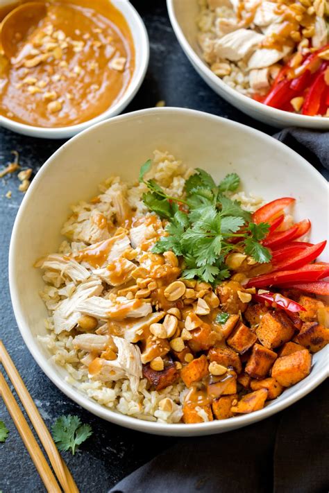 Red Peanut Chicken and Vegetable Curry with Brown Rice, Sugar Snap Peas (400HS) - calories, carbs, nutrition