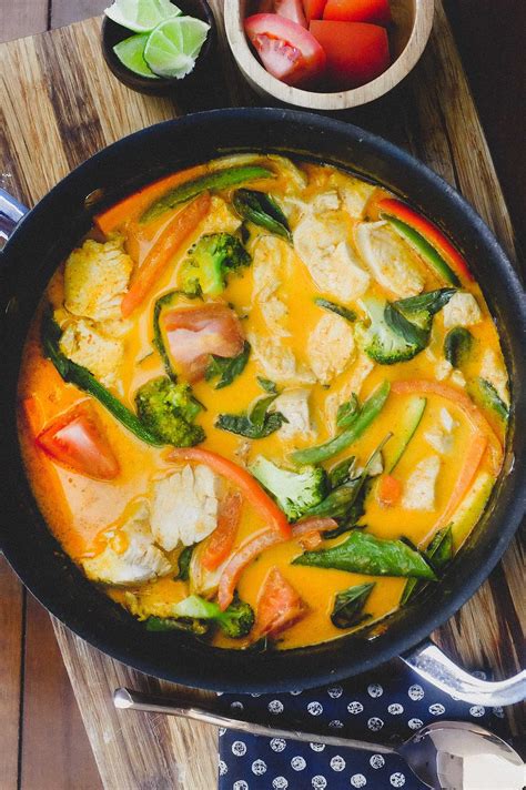 Red Thai Chicken Curry, Broc & Mushroom - calories, carbs, nutrition