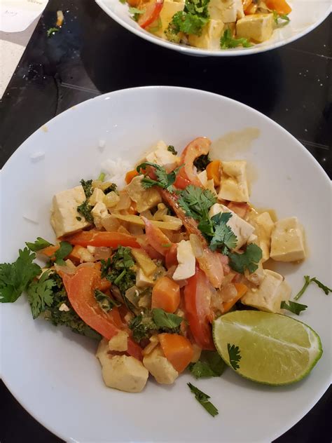 Red Thai Chicken Curry withTofu & Broccoli - calories, carbs, nutrition