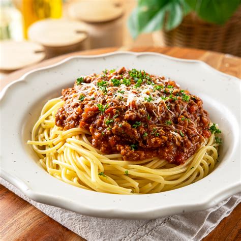 Restaurant, Italian, spaghetti with meat sauce - calories, carbs, nutrition