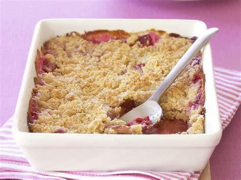 Rhubarb and Ginger Crumble - calories, carbs, nutrition