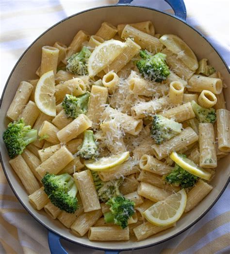 Rigatoni in Sauce with Broccoli & White Chicken - calories, carbs, nutrition