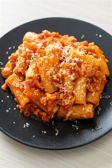 Rigatoni with Traditional Bolognese - calories, carbs, nutrition