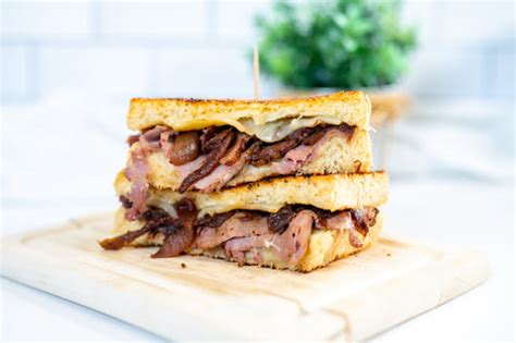 Roast Beef & Caramelized Leeks Sandwich - calories, carbs, nutrition