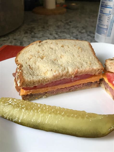 Roast Beef & Cheddar on Rye - calories, carbs, nutrition