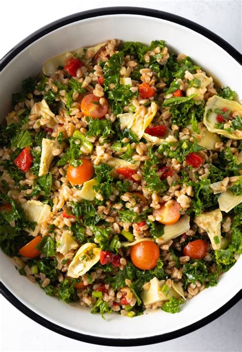 Roasted Red Pepper Hummus, Spinach-Artichoke Sandwich and Kale Farro Salad - calories, carbs, nutrition