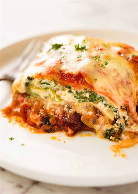 Roasted Vegetable, Garlic, Herbs and Chick Pea Lasagne with Mozzarella Cheese - calories, carbs, nutrition