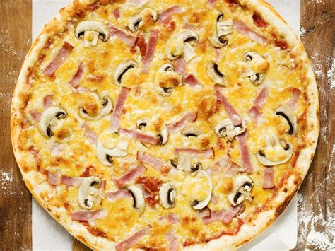 Rosemary Ham & Mushroom Pizza - calories, carbs, nutrition