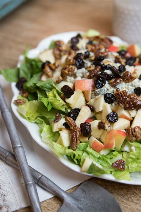 Salad and Candied Walnuts - calories, carbs, nutrition