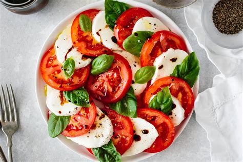 Salad, Caprese - calories, carbs, nutrition