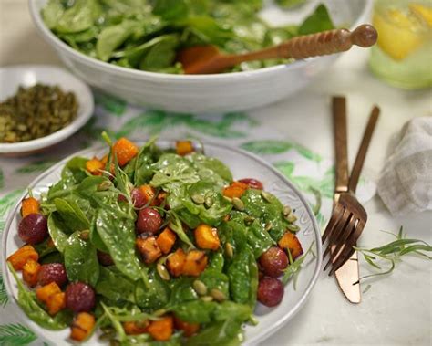 Salad Entree Spinach Squash & Roasted Grapes - calories, carbs, nutrition