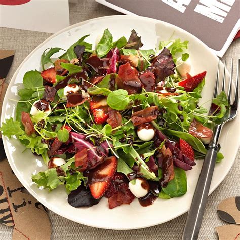 Salad Entree Strawberry Chocolate Vinaigrette - calories, carbs, nutrition