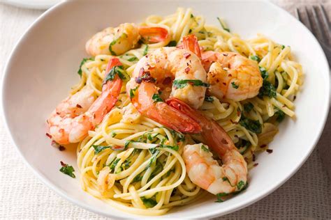 Salmon Florentine and Linguine Tossed with Garlic, Basil and Tomato and Mixed Vegetables - calories, carbs, nutrition