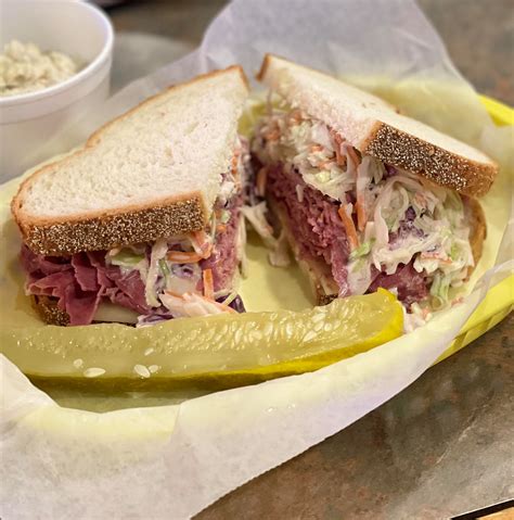 Sammies Sand Corned Beef Swiss & Cole Slaw - calories, carbs, nutrition