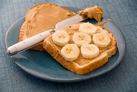 Sand Biscuit Banana Honey Peanut Butter CMP 1/2 Sandwich - calories, carbs, nutrition