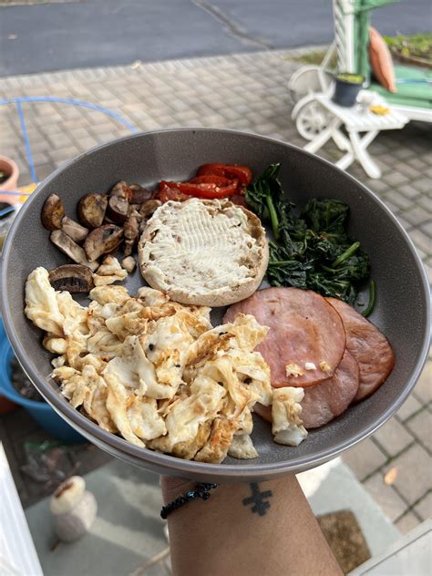 Sand Brkf English Muffin Egg White Spinach Tomato - calories, carbs, nutrition