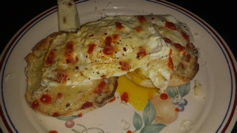 Sand Brkf English Muffin Fried Egg & Cheese Sriracha Caramelized Onion - calories, carbs, nutrition