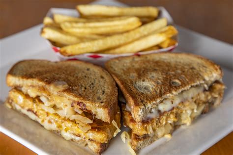 Sand Brkf Flatbread Latin Veggie Melt - calories, carbs, nutrition