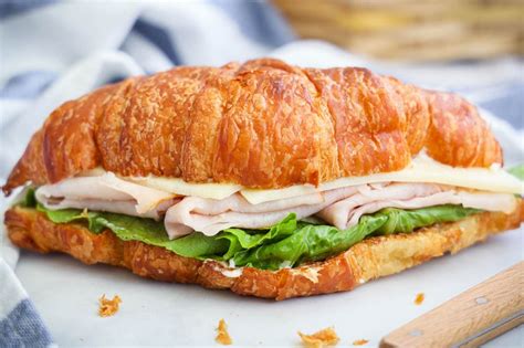 Sand Carvery Turkey House Smoked & Avocado Croissant - calories, carbs, nutrition