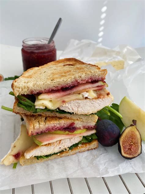 Sand Chicken Fig & Brie - calories, carbs, nutrition