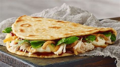 Sand Flatbread Chicken BBQ Flat Wich 1/2 Sandwich - calories, carbs, nutrition