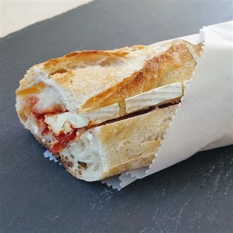 Sand Salami Brie & Roasted Tomato Baguette - calories, carbs, nutrition