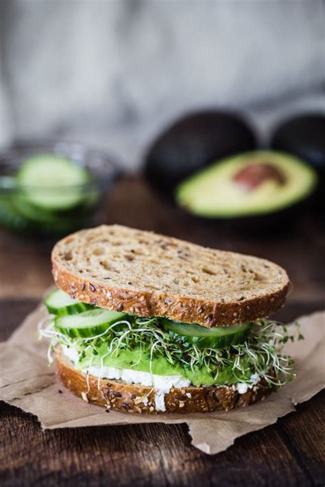 Sandwich Avocado Goat Cheese (Bison) - calories, carbs, nutrition