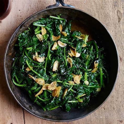 Sauteed Spinach in Olive Oil with Garlic - calories, carbs, nutrition