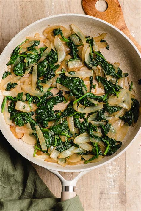 Sauteed Spinach & Onions - calories, carbs, nutrition