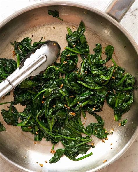 Sauteed Spinach with Garlic - calories, carbs, nutrition