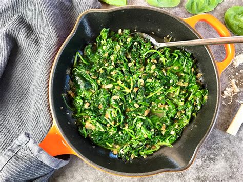 Sauteed Spinach with Red Onion & Garlic - calories, carbs, nutrition