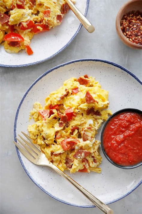 Scrambled Egg and Cheddar Pizza - calories, carbs, nutrition