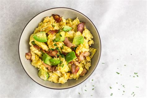 Scrambled Eggs with Bacon and Avocado - calories, carbs, nutrition