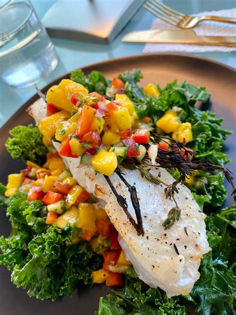 Sea Bass with Mango Salsa & Tomato Salad - calories, carbs, nutrition