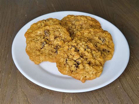 Simply Fresh Oatmeal Raisin Cookie - calories, carbs, nutrition