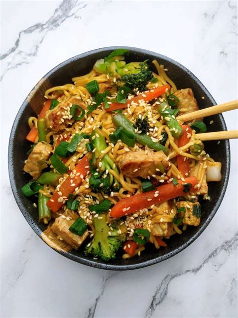 Singapore Noodles with Tempeh - calories, carbs, nutrition