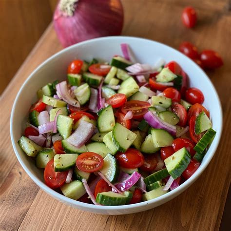 Sliced Red Onion, Cherry Tomato & Cucumber Salad - calories, carbs, nutrition