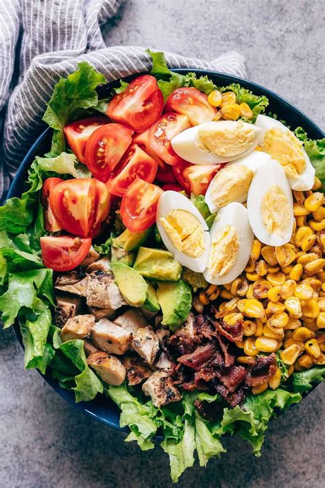 Small Cobb Salad w/Blue Cheese Dressing - calories, carbs, nutrition
